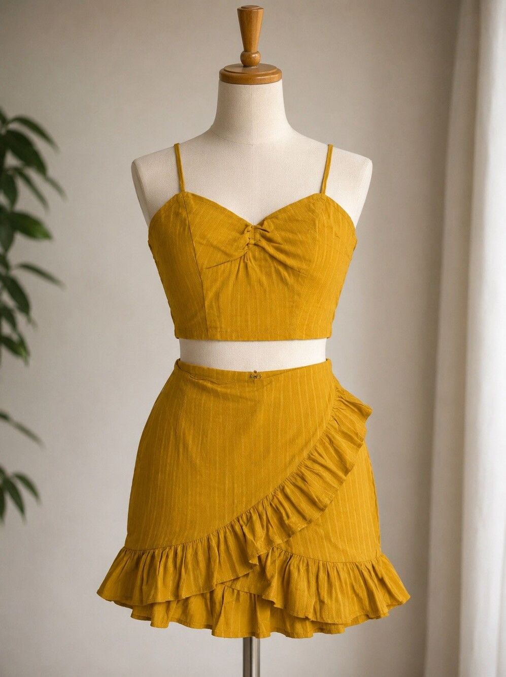 SHEIN Women’s XS Yellow 2pc Crop Sweetheart Cami & Ruffle Skirt Set Zip